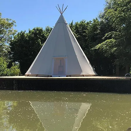Evasion Nature: Tipi Sur Pilotis Avec Etang, Barque Et Petanque A Maulde, Frontiere Belge - Fr-1-510-148 Apartment *