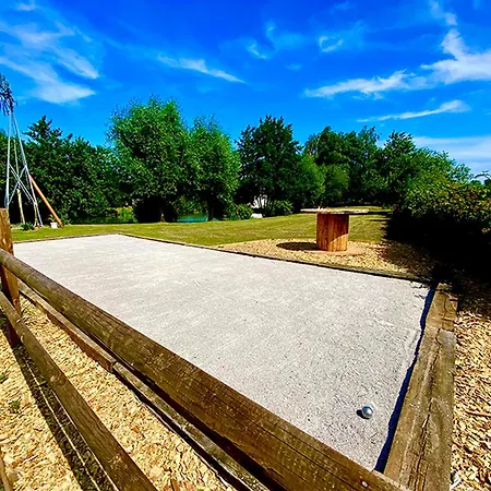 Evasion Nature: Tipi Sur Pilotis Avec Etang, Barque Et Petanque A Maulde, Frontiere Belge - Fr-1-510-148 Apartment Maulde