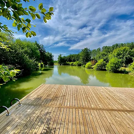 Evasion Nature: Tipi Sur Pilotis Avec Etang, Barque Et Petanque A Maulde, Frontiere Belge - Fr-1-510-148