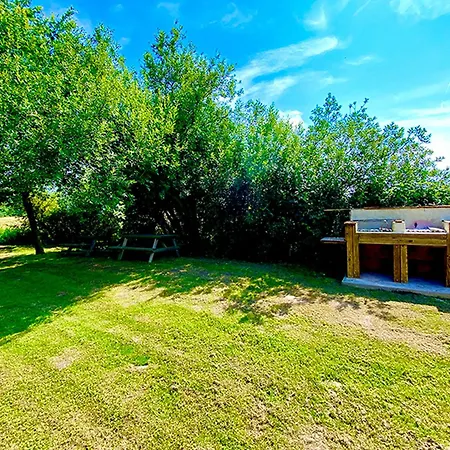 Evasion Nature: Tipi Sur Pilotis Avec Etang, Barque Et Petanque A Maulde, Frontiere Belge - Fr-1-510-148 Apartment *